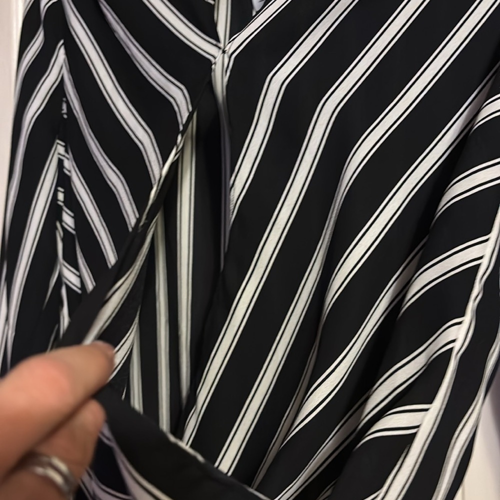 White House Black Market blouse - Picture 2 of 7